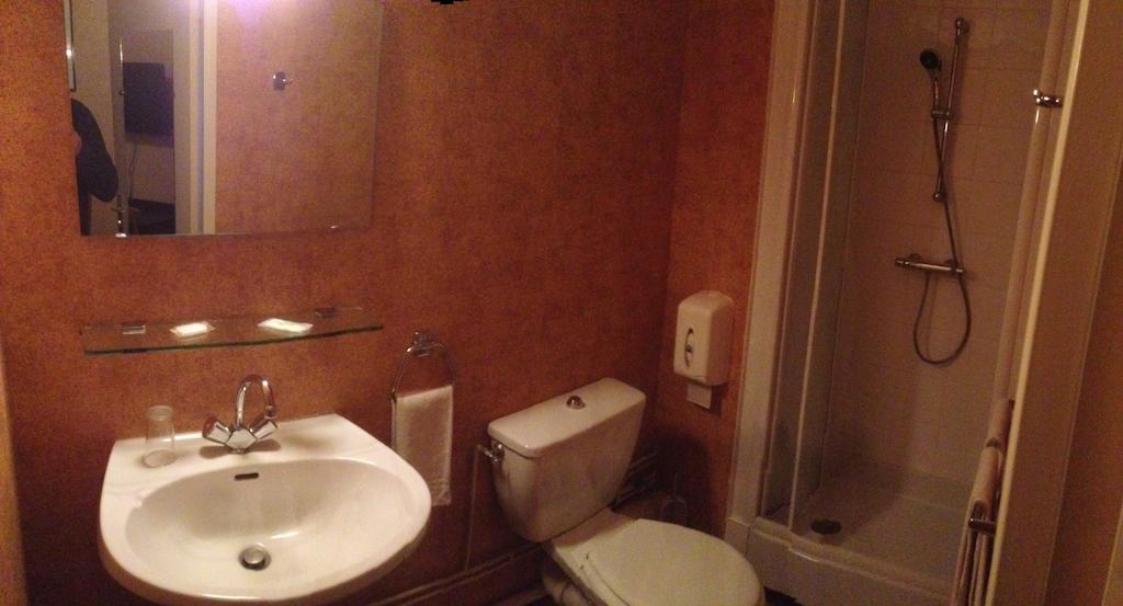 Hotel De L'Abbaye Sauxillanges Quarto foto